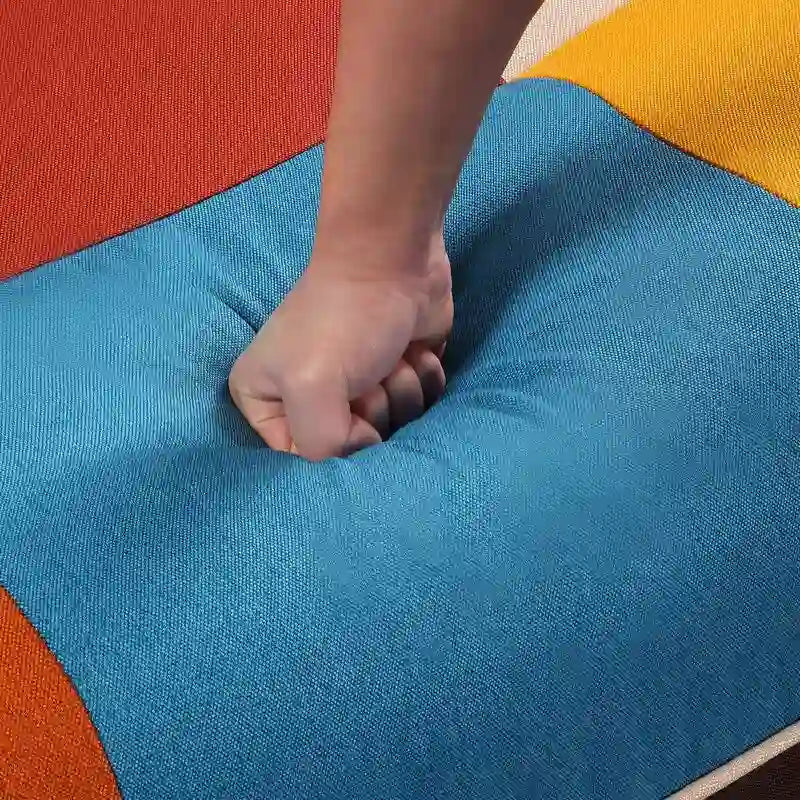 Buntes antikes Sofa, 2-Sitzer, Beine aus Massivholz